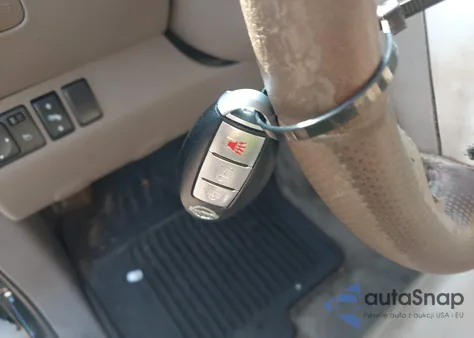 2011 Nissan Pathfinder Silver z USA, uszkodzony, nr VIN 5N1AR1NB6BC627924